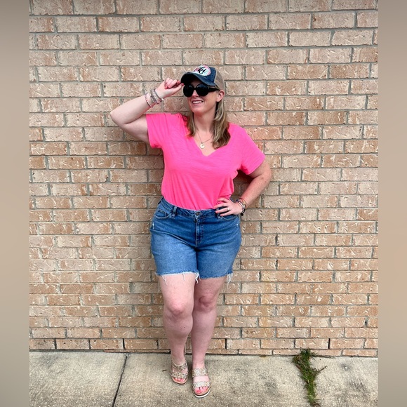 Follow @Thebeachbombshell8 for fun fashion finds 💕